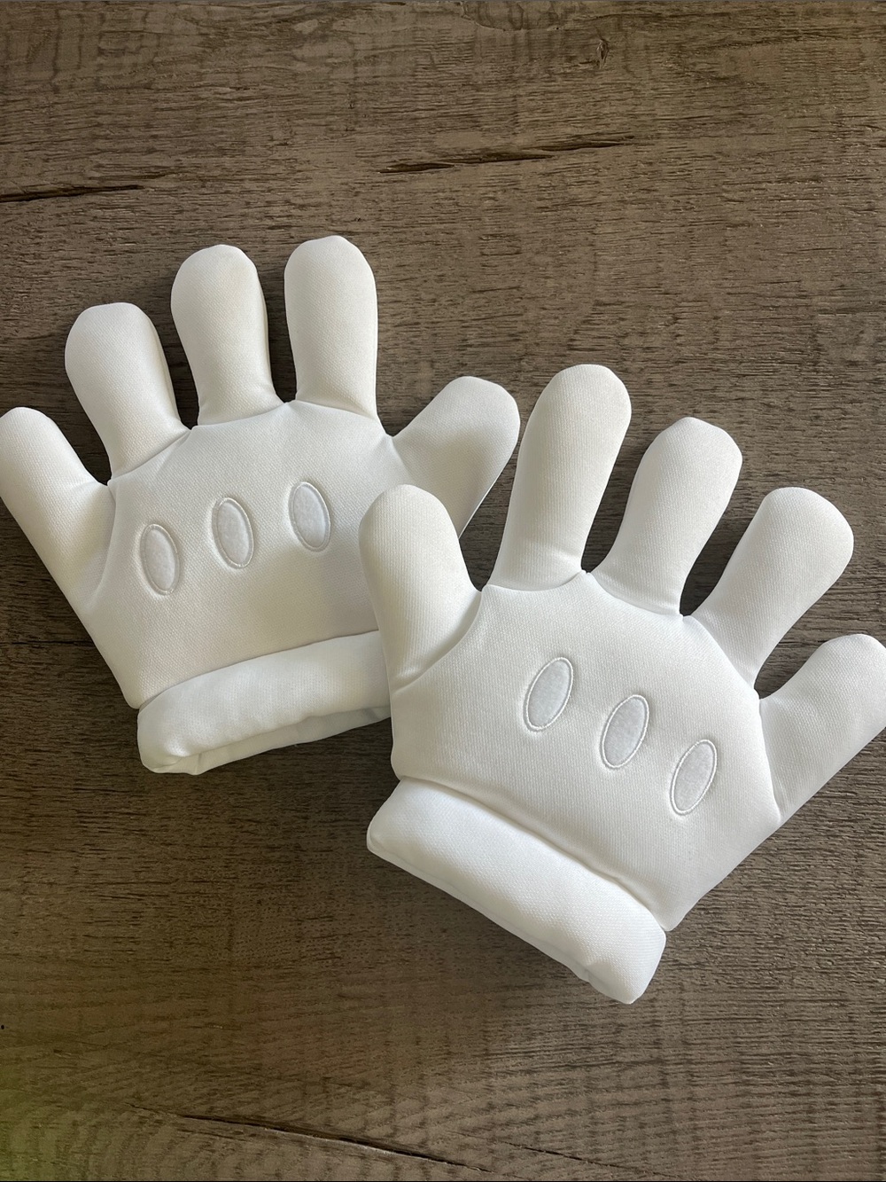 Super Mario Bros White Character Gloves - Soft Padded Accessory